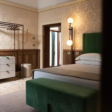 Eight Otel 5*