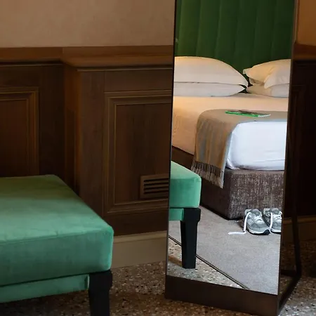 Otel Eight 5*