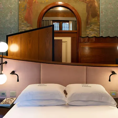 Eight Otel 5*