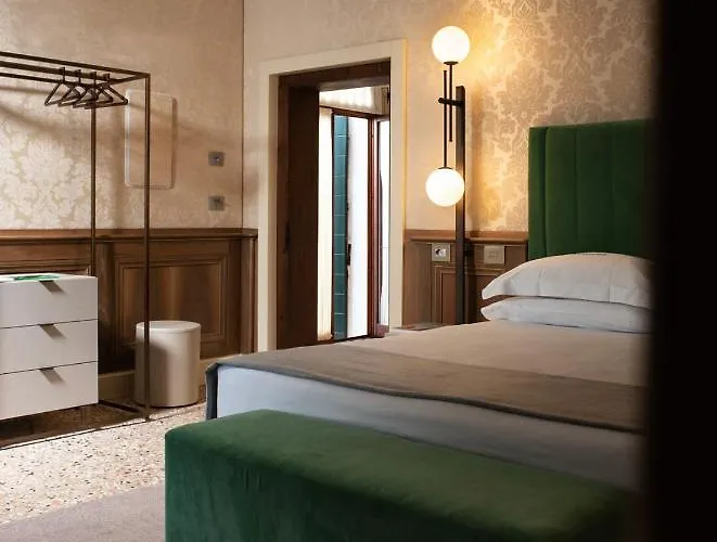 Eight Otel 5*