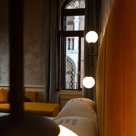 Otel Eight