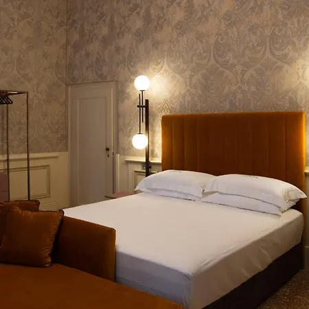 Otel Eight