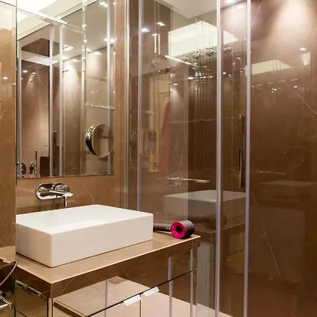 Eight Otel 5*