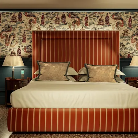 Eight Otel 5*